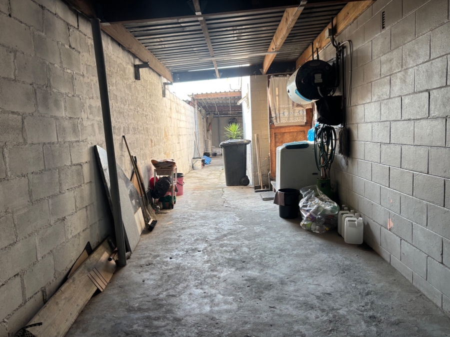  Bedroom Property for Sale in Rocklands Western Cape